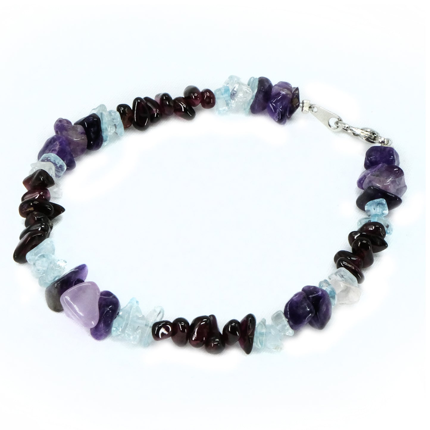 Chipped semiprecious beaded bracelet. Silver clasp. Tigereye, garnet, amethyst, topaz, lapis, aquamarine, agate, howlite, goldstone