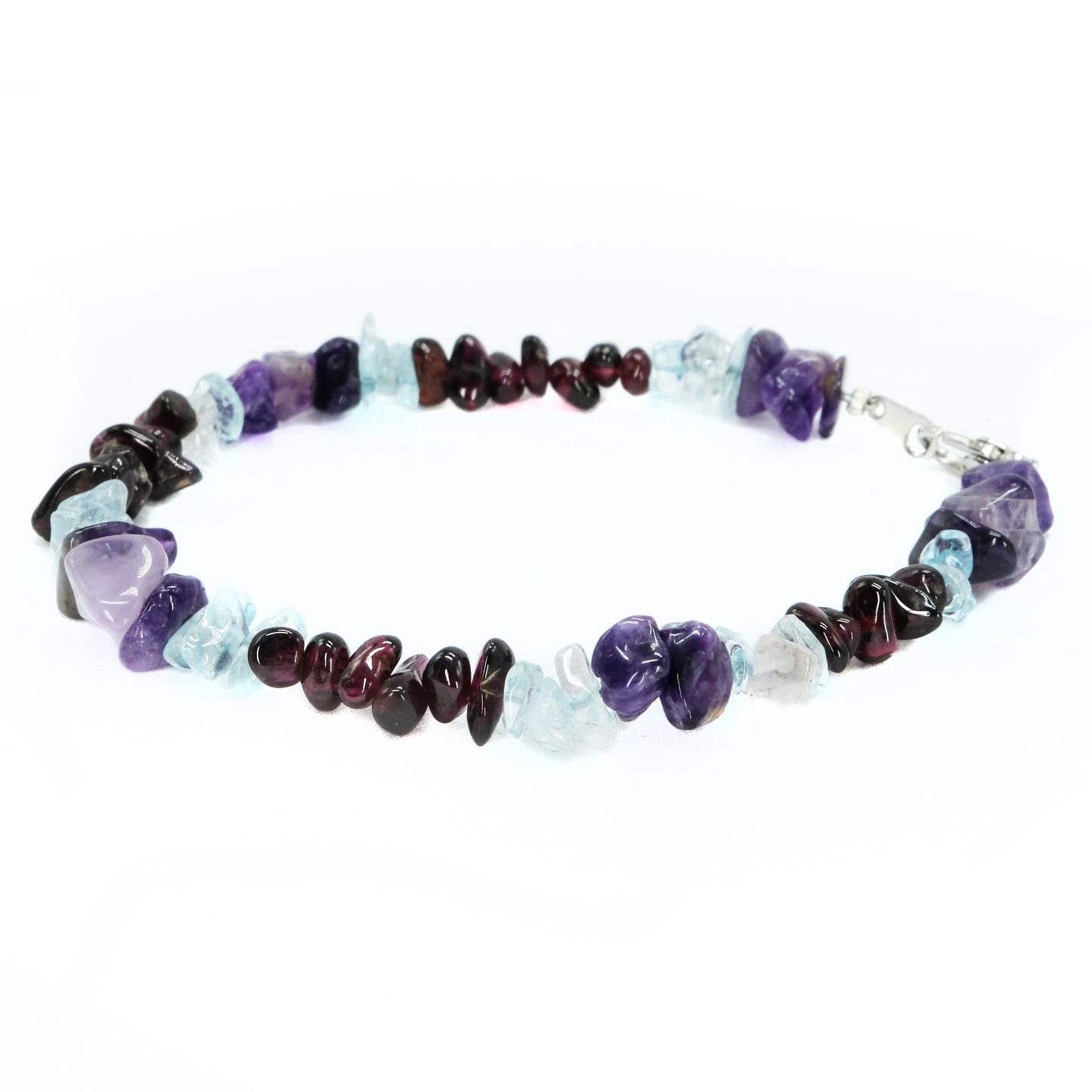 Chipped semiprecious beaded bracelet. Silver clasp. Tigereye, garnet, amethyst, topaz, lapis, aquamarine, agate, howlite, goldstone